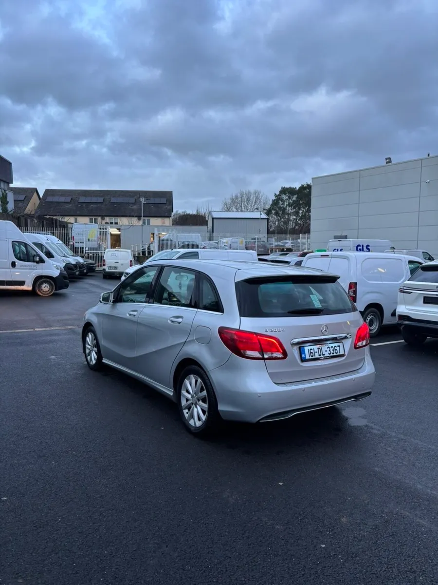 Mercedes b200 - Image 2