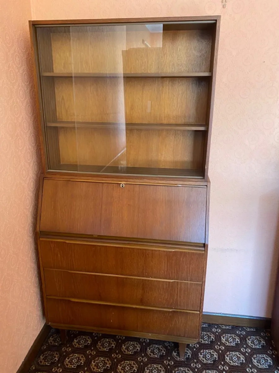 Mid century bureau with bookcase/display cabinet - Image 3