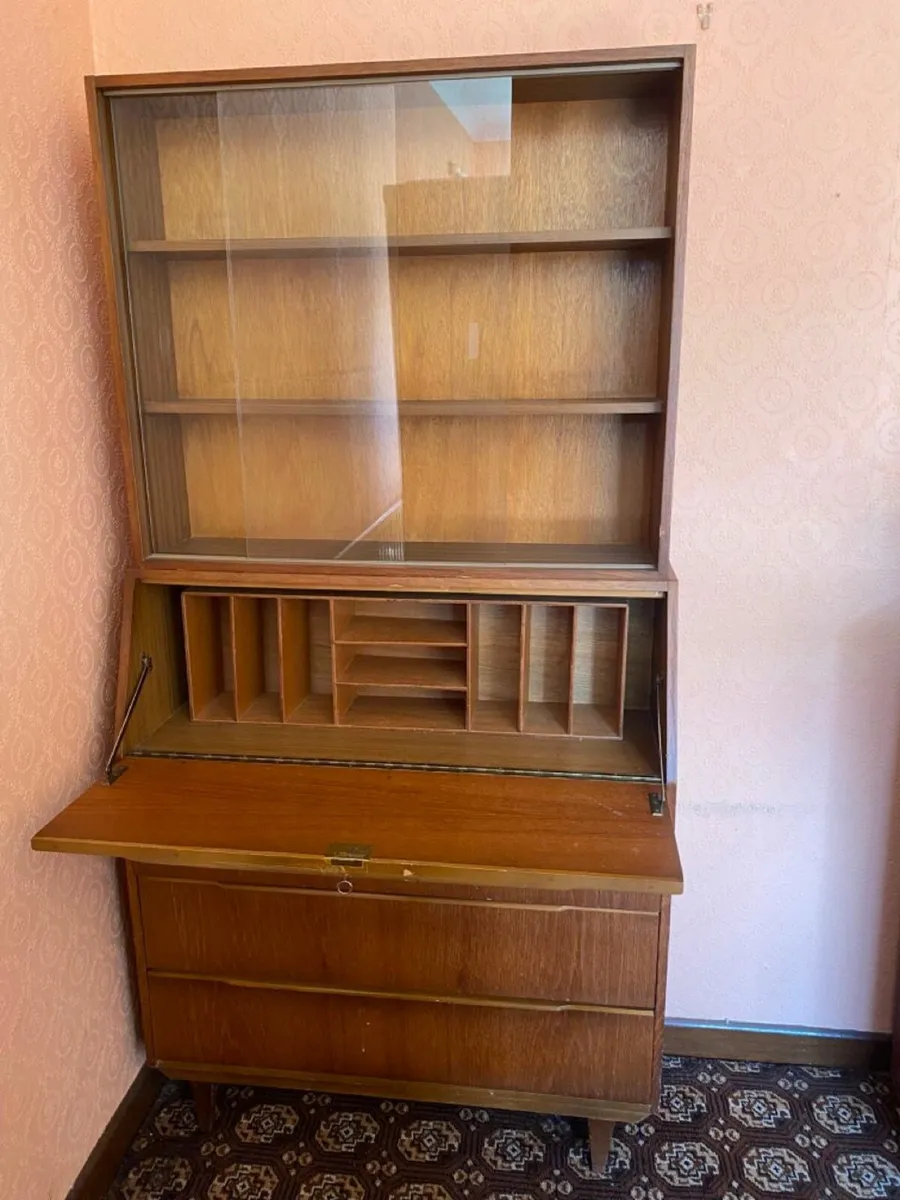 Mid century bureau with bookcase/display cabinet - Image 4