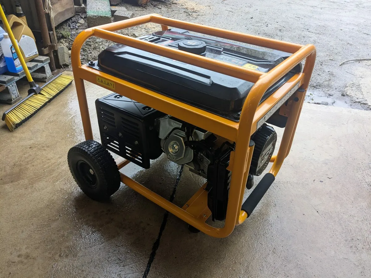 JCB 7.9kW / 9.8kVA Petrol Site Generator, 115V / 2 - Image 1