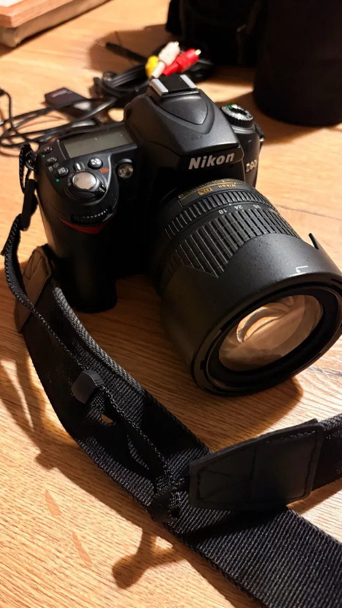 Nikon D90 DSLR Camera Kit - Image 1