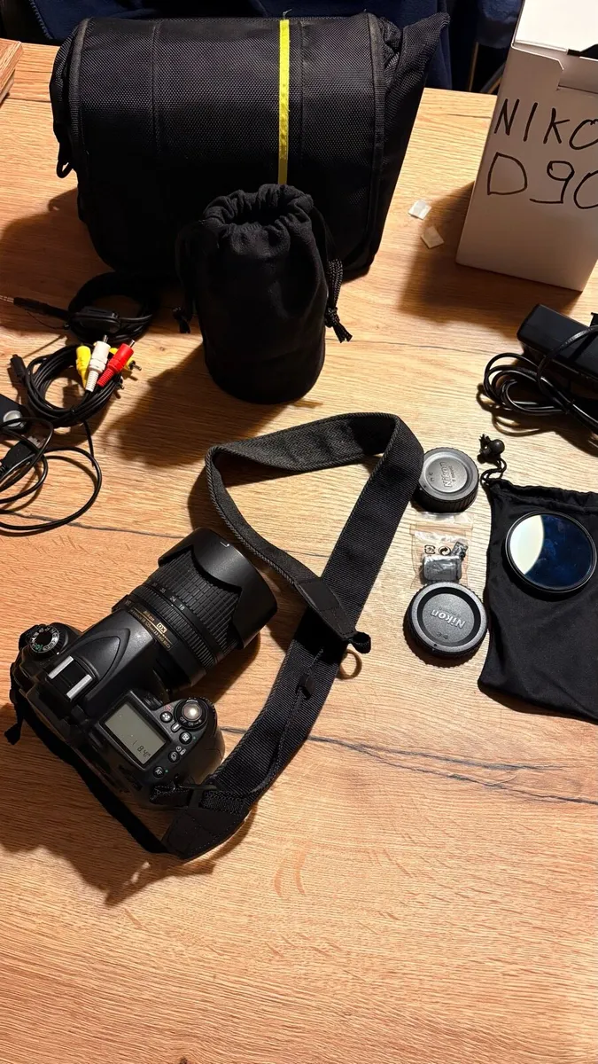 Nikon D90 DSLR Camera Kit - Image 3