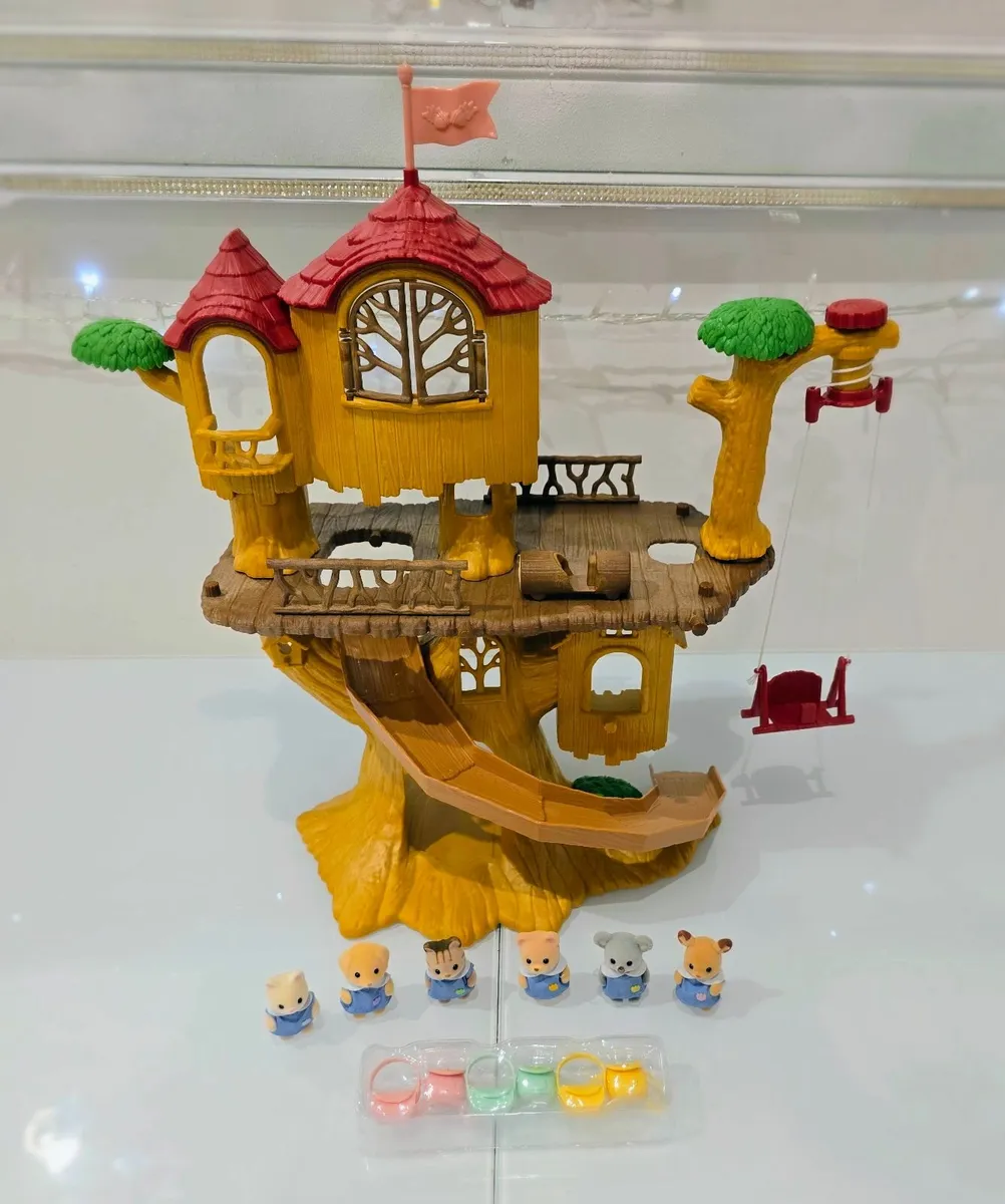 Sylvanian Families Set (tree + figures) - Image 2