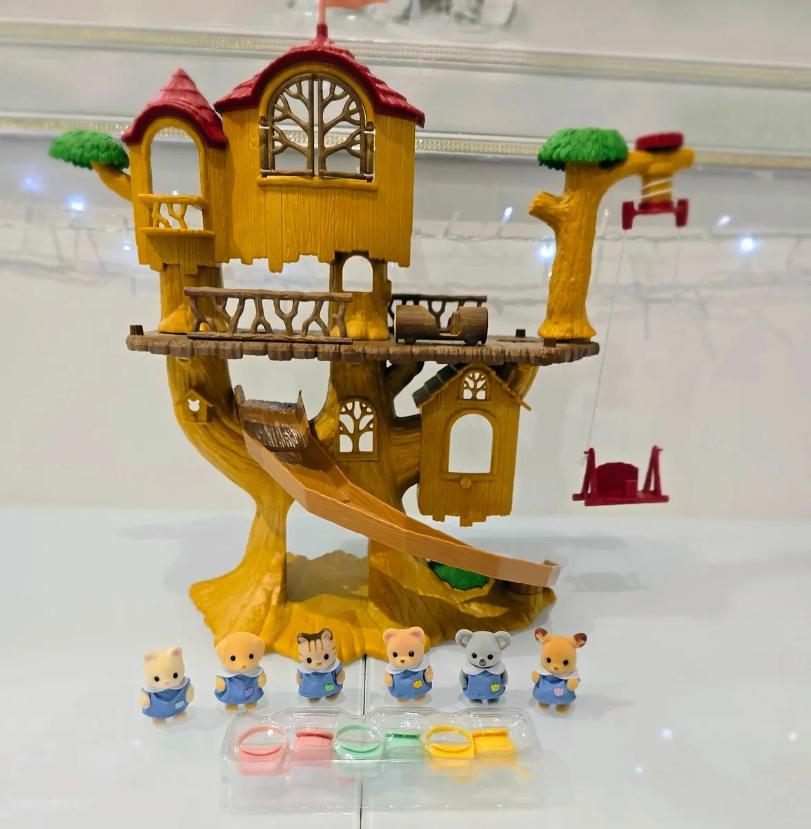 Sylvanian Families Set (tree + figures) - Image 1