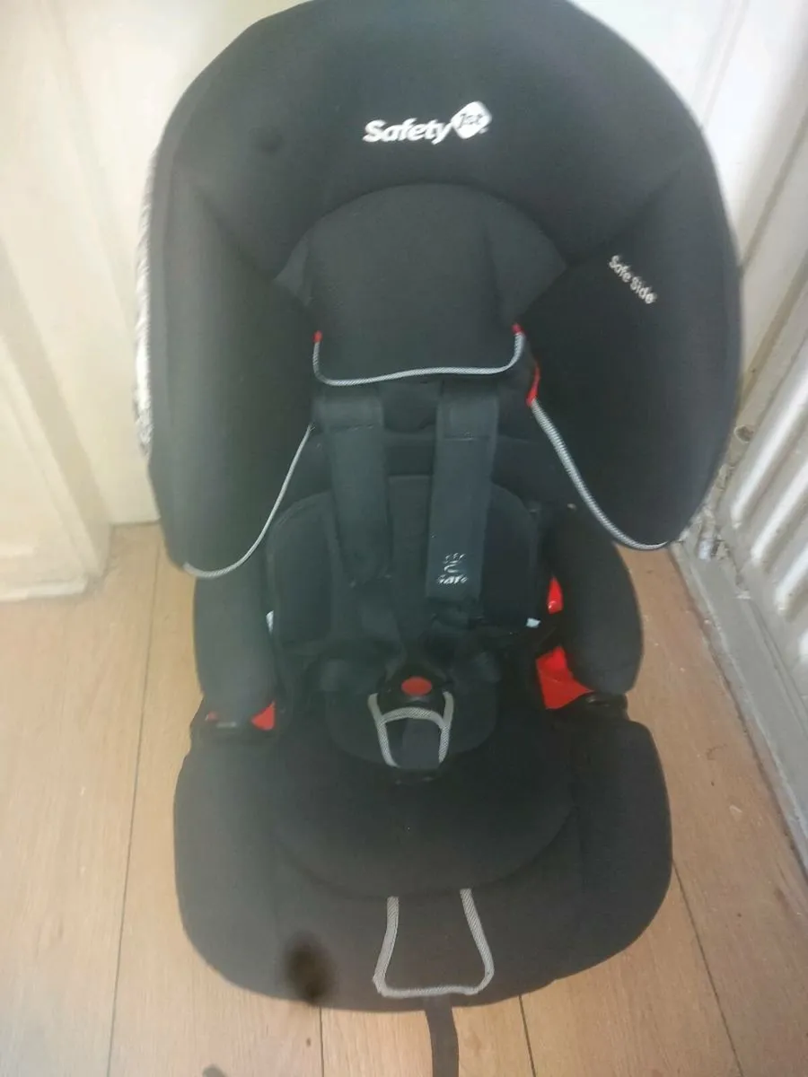 Infants car seat - Image 1