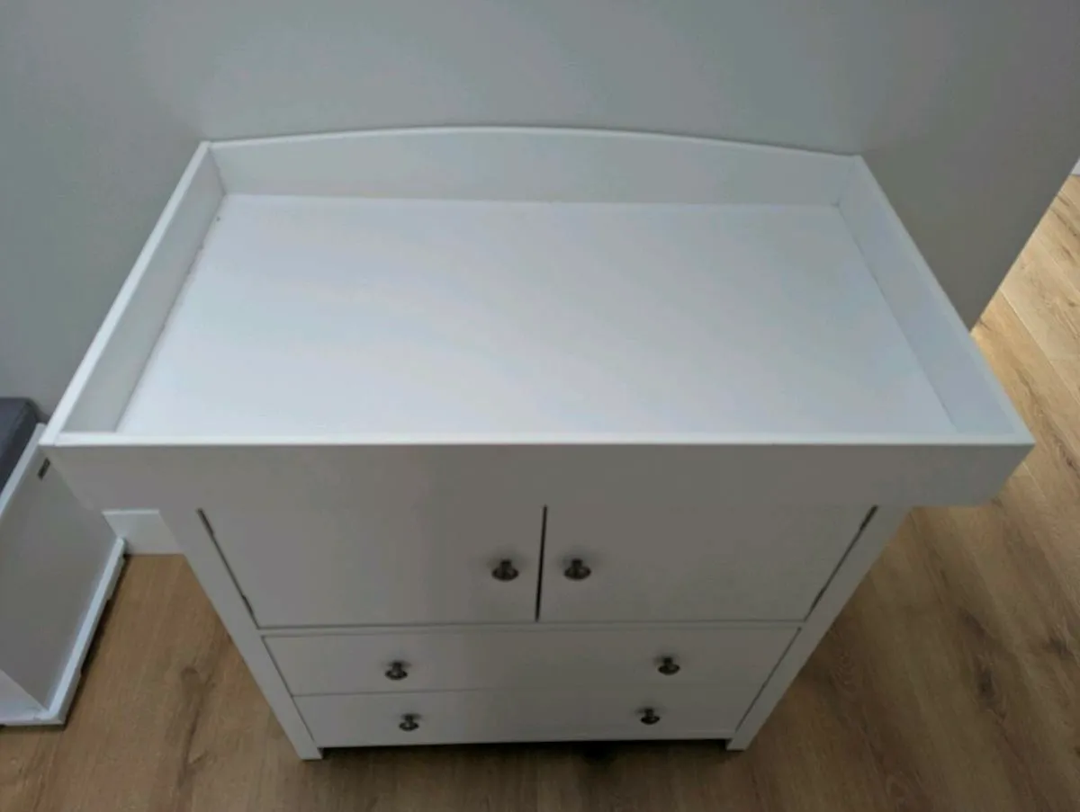 Changing Table - Image 3