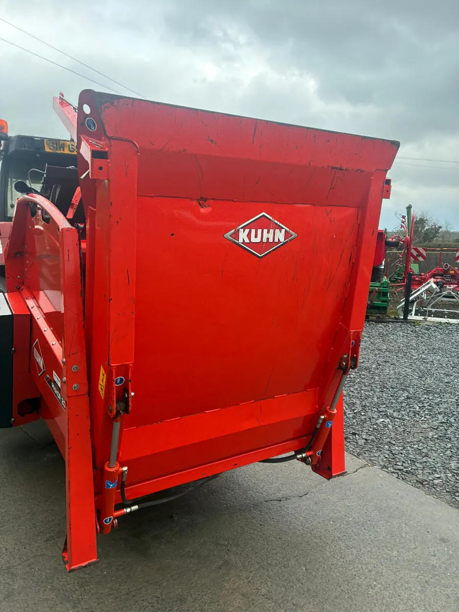 Kuhn Primor 2060H Straw Chopper - Image 3