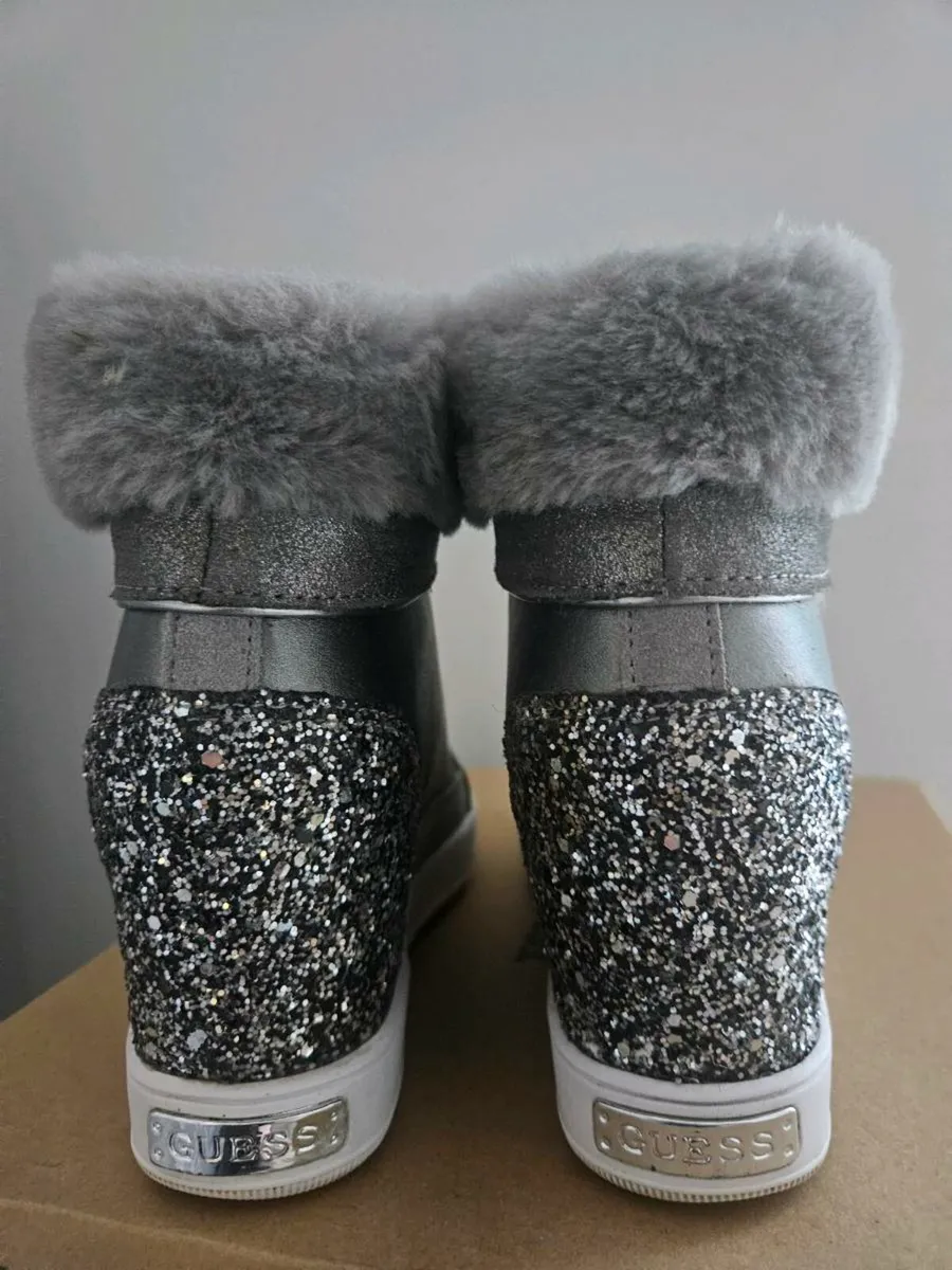 Guess shoes worn twice - Image 3