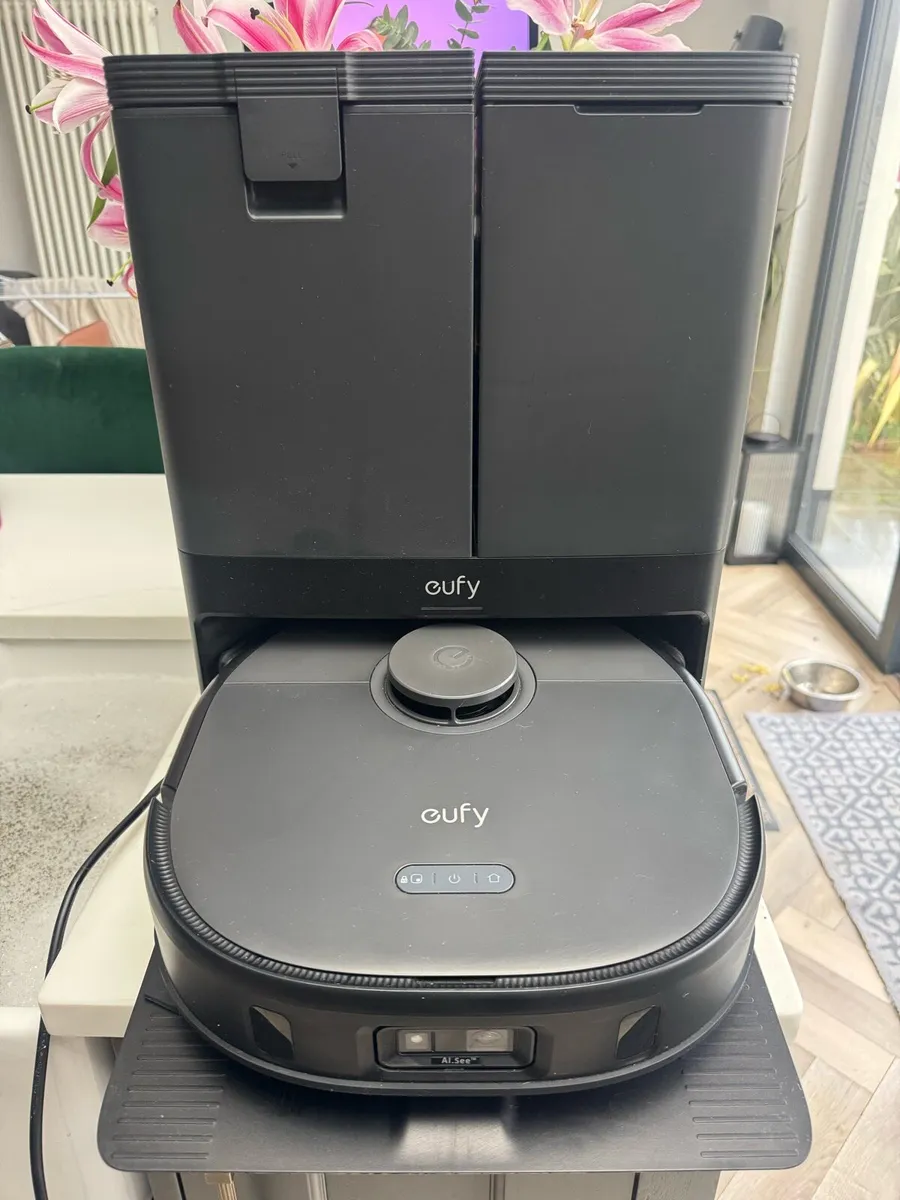 EUFY Robot vacuum and mop - Image 2