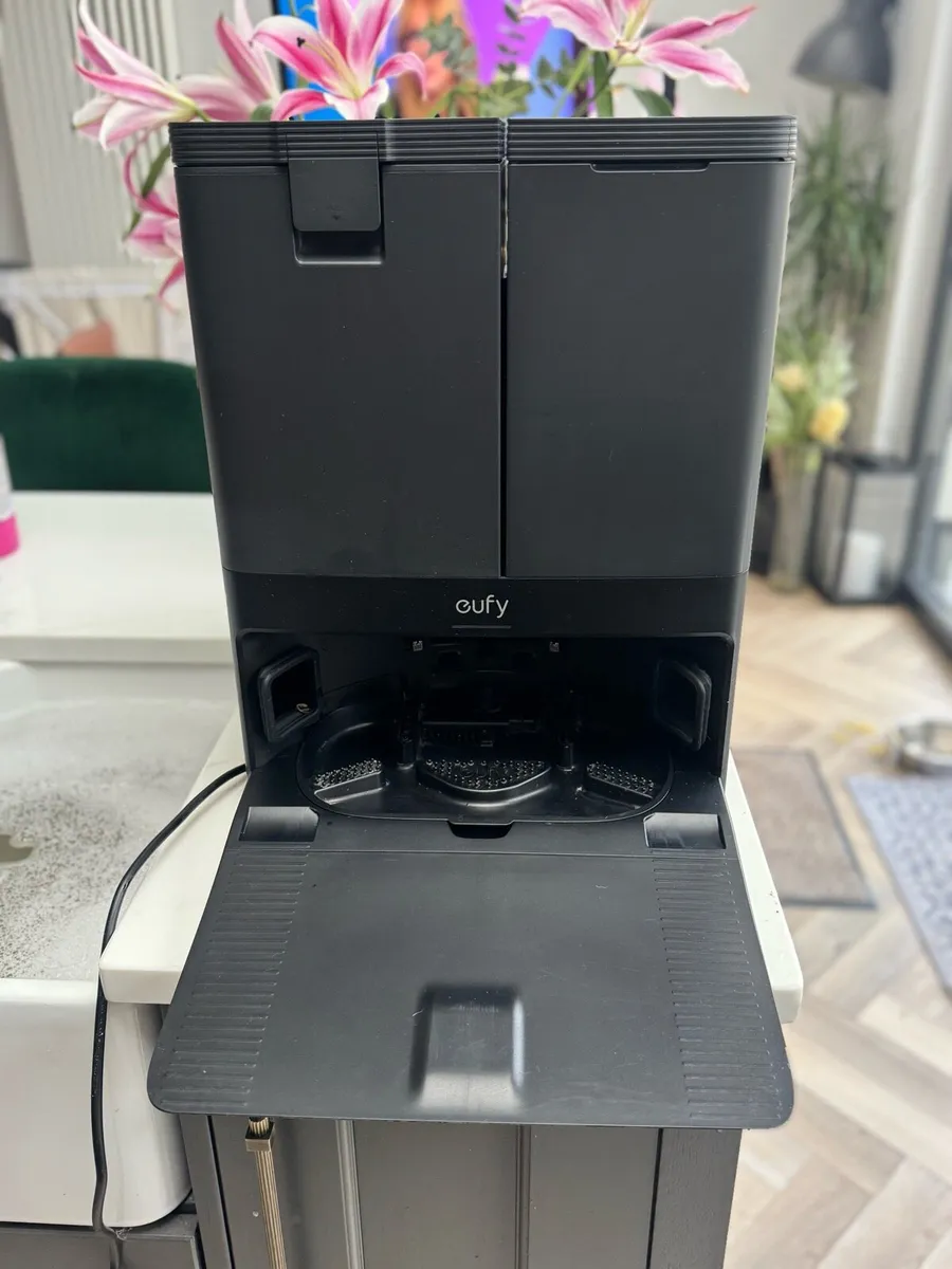 EUFY Robot vacuum and mop - Image 4