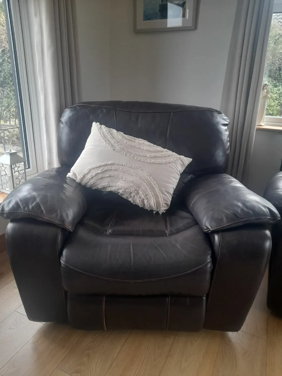 Leather Suite of furniture - Image 1