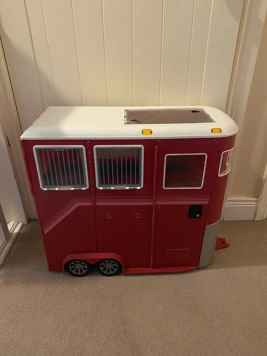 Our generation horse box - Image 1