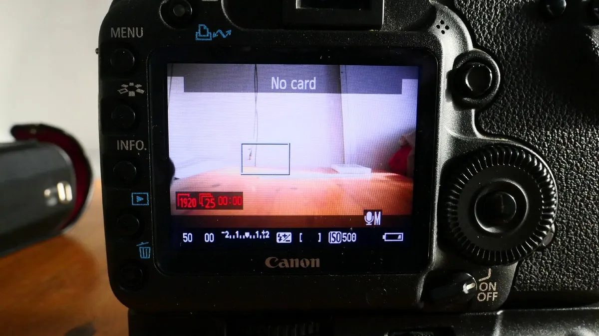 CANON EOS 5D Mk2 DSLR CAMERA BODY + MULTIPLE AKS - Image 2