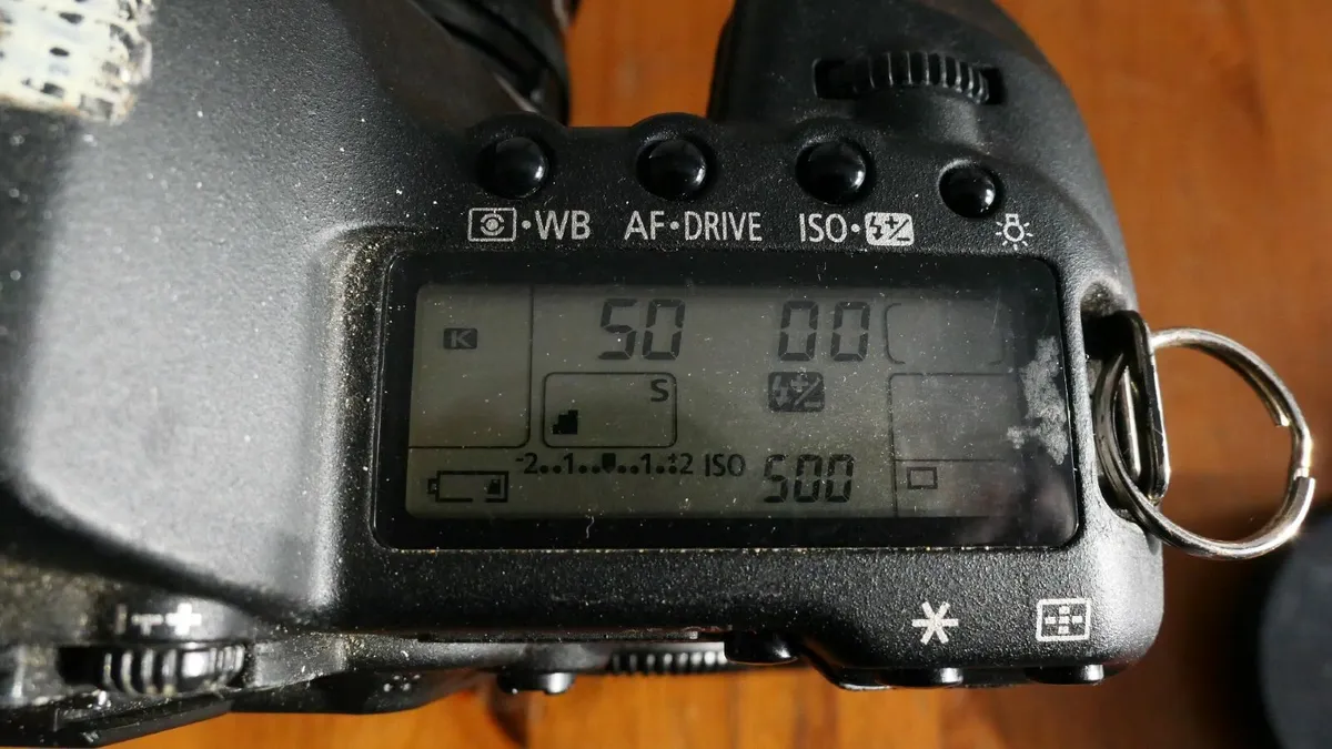 CANON EOS 5D Mk2 DSLR CAMERA BODY + MULTIPLE AKS - Image 3