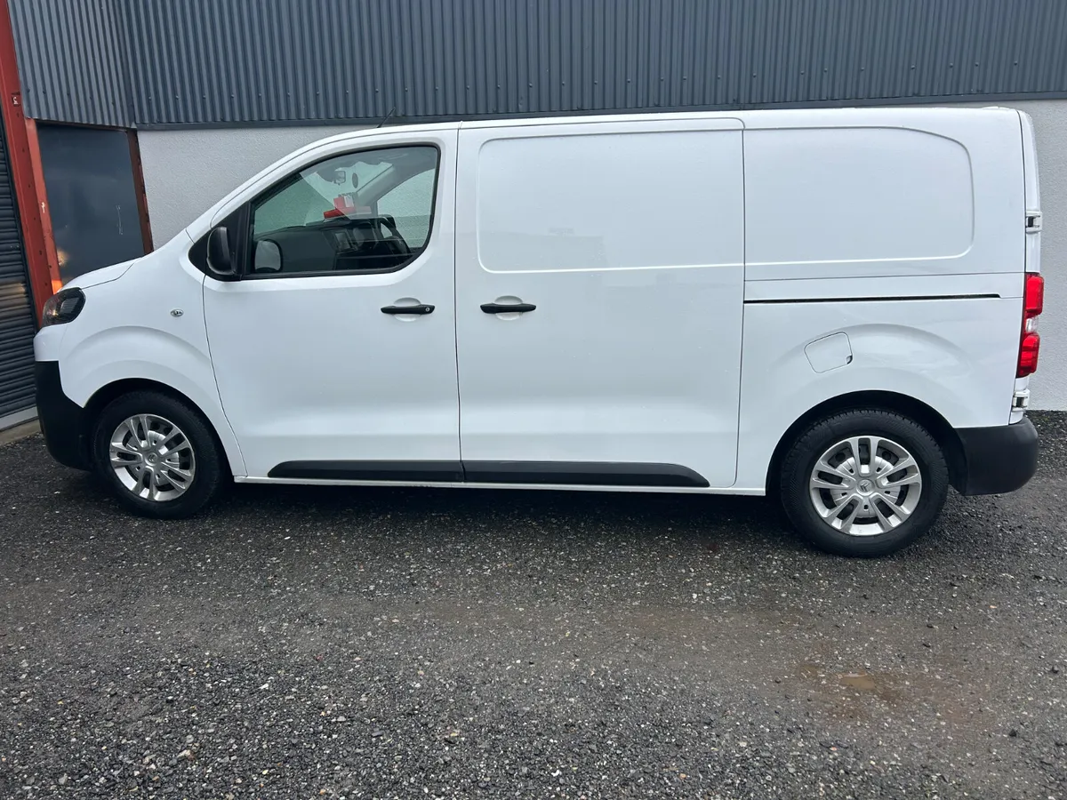 Citroen Dispatch 2021 ‘ Air con - 3 seats - Image 4