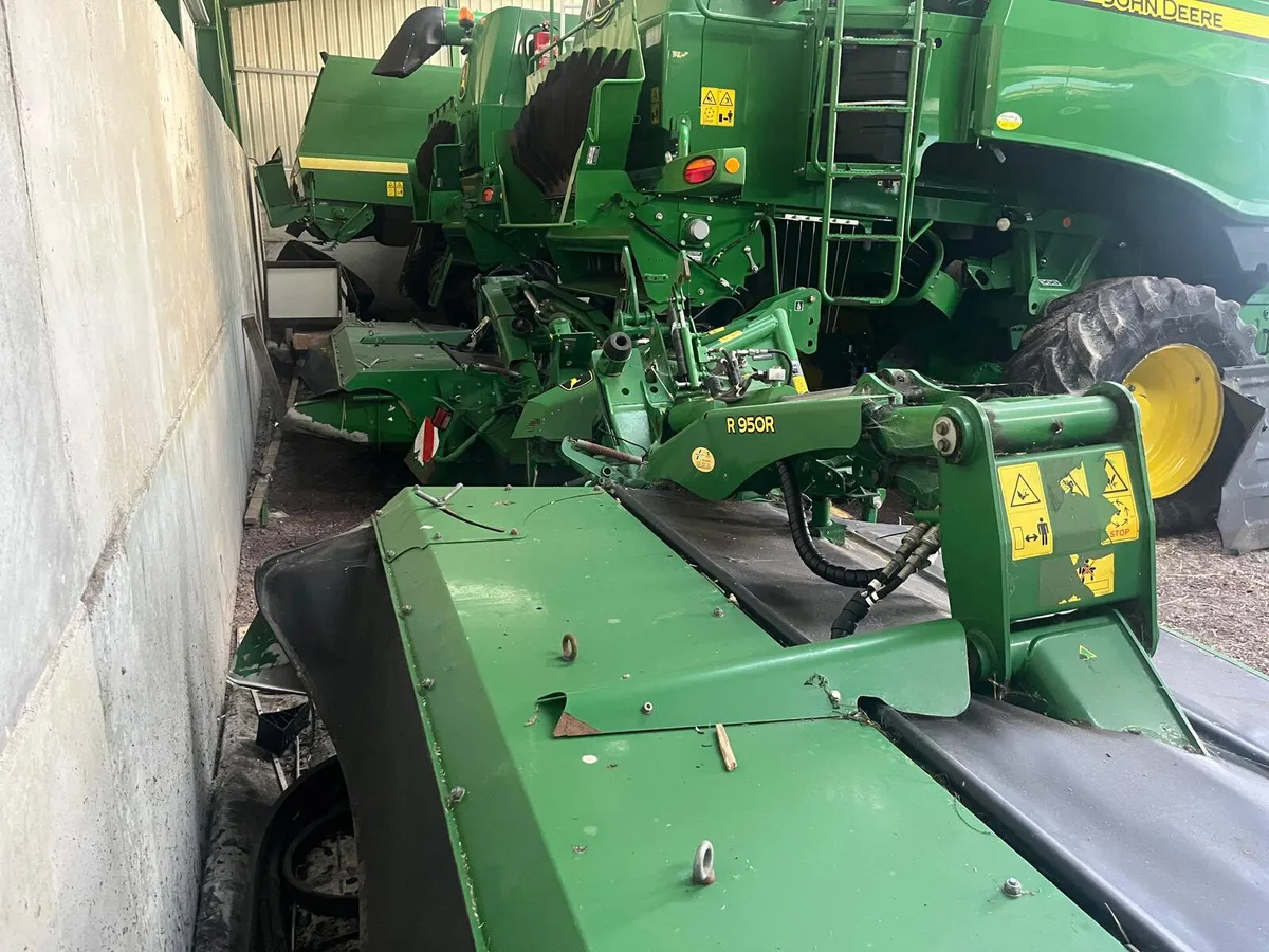 2017 John Deere R950R - Image 2