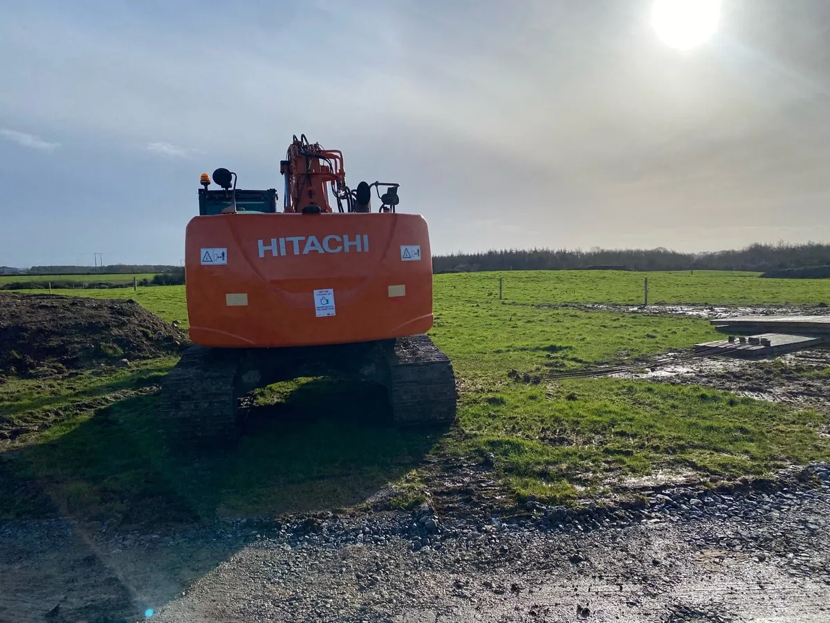 Hitachi 225 -5b - Image 4