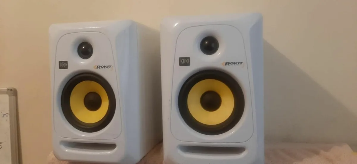 Krk Rokit 5 G3 pair (one speaker needs repair)