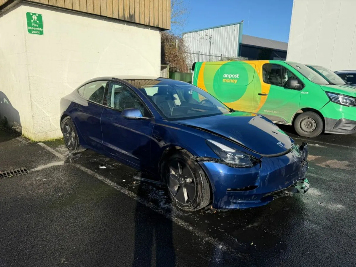 Tesla-model3 AWD LONG RANGE battery top model - Image 1