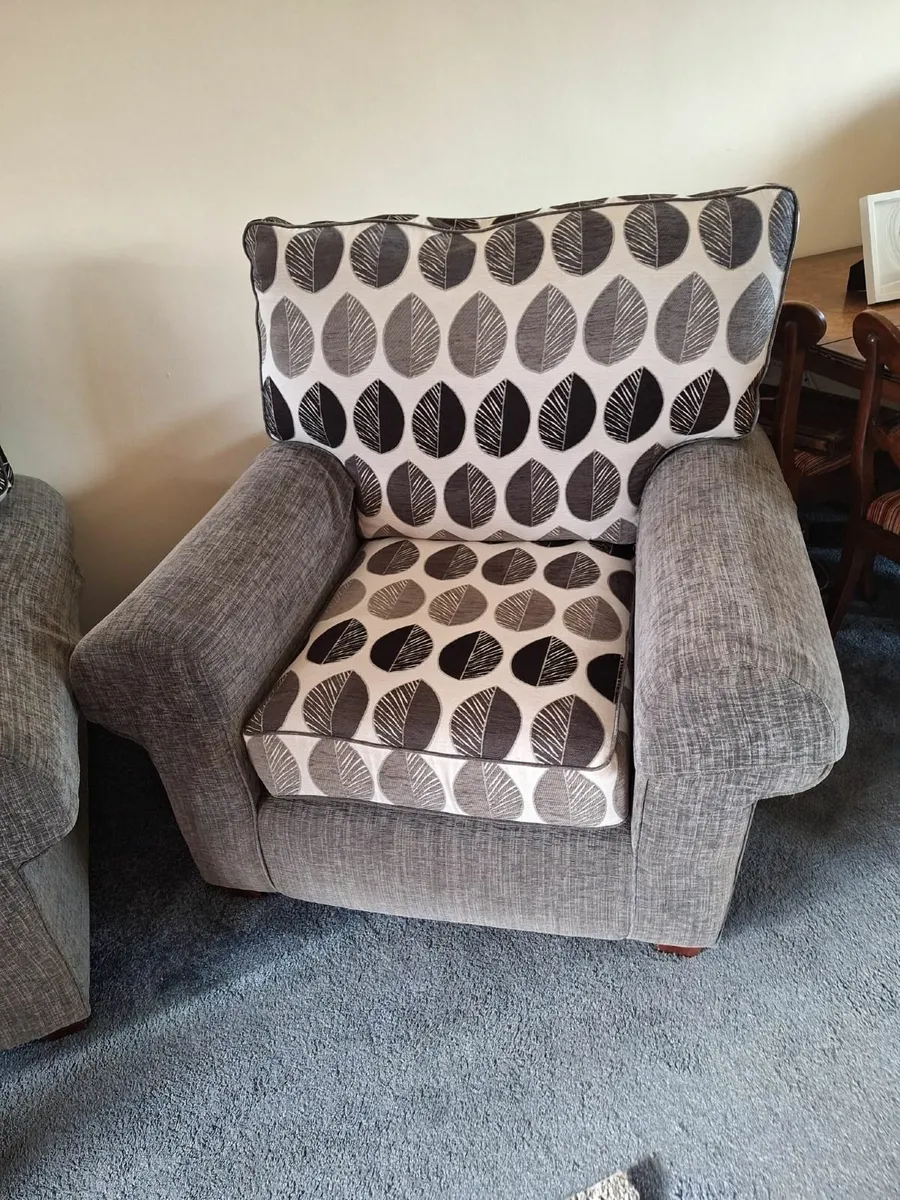 Couch and chairs - Image 2