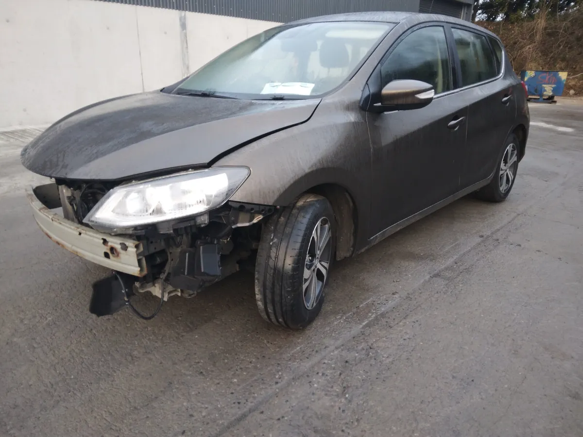 2015 Nissan Pulsar For Breaking/Dismantling - Image 1