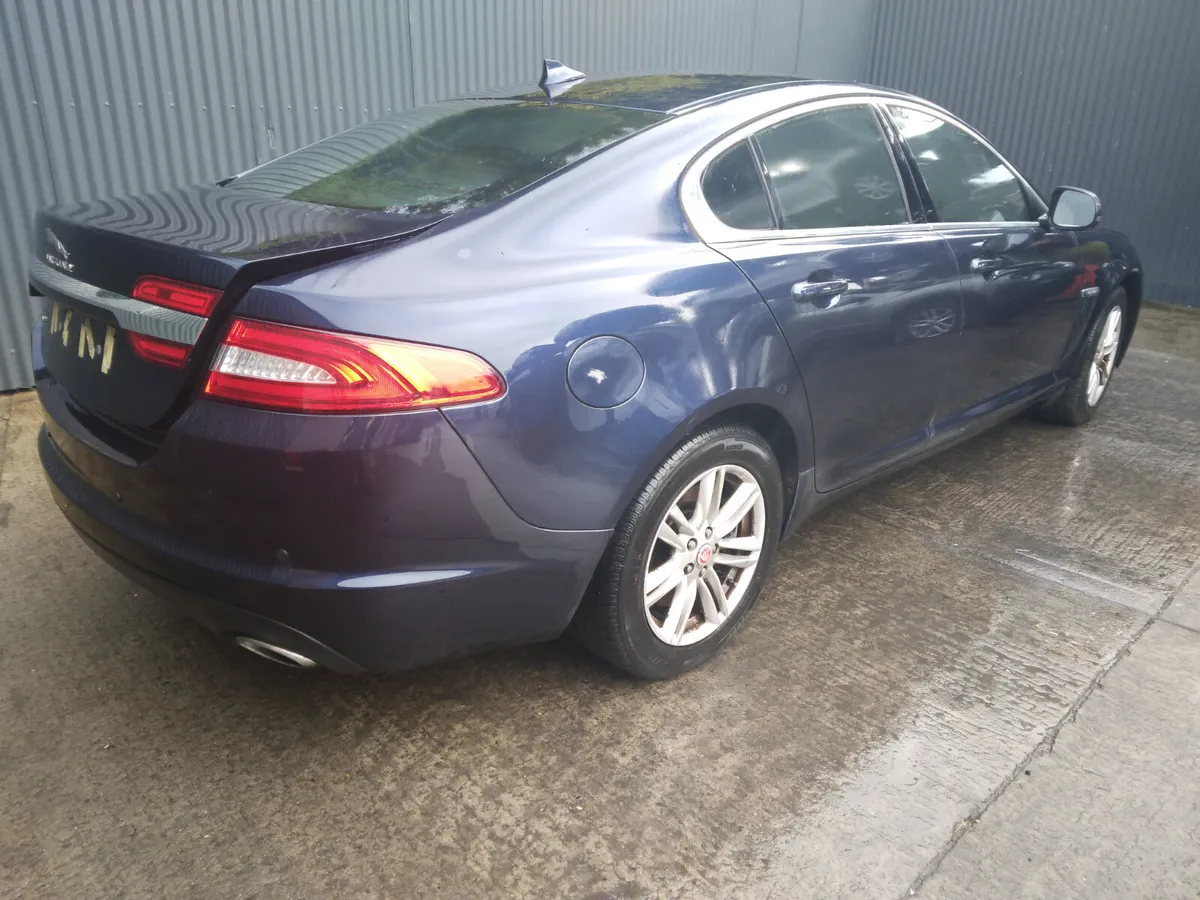 2015 Jaguar XF For Breaking/Dismantling - Image 4