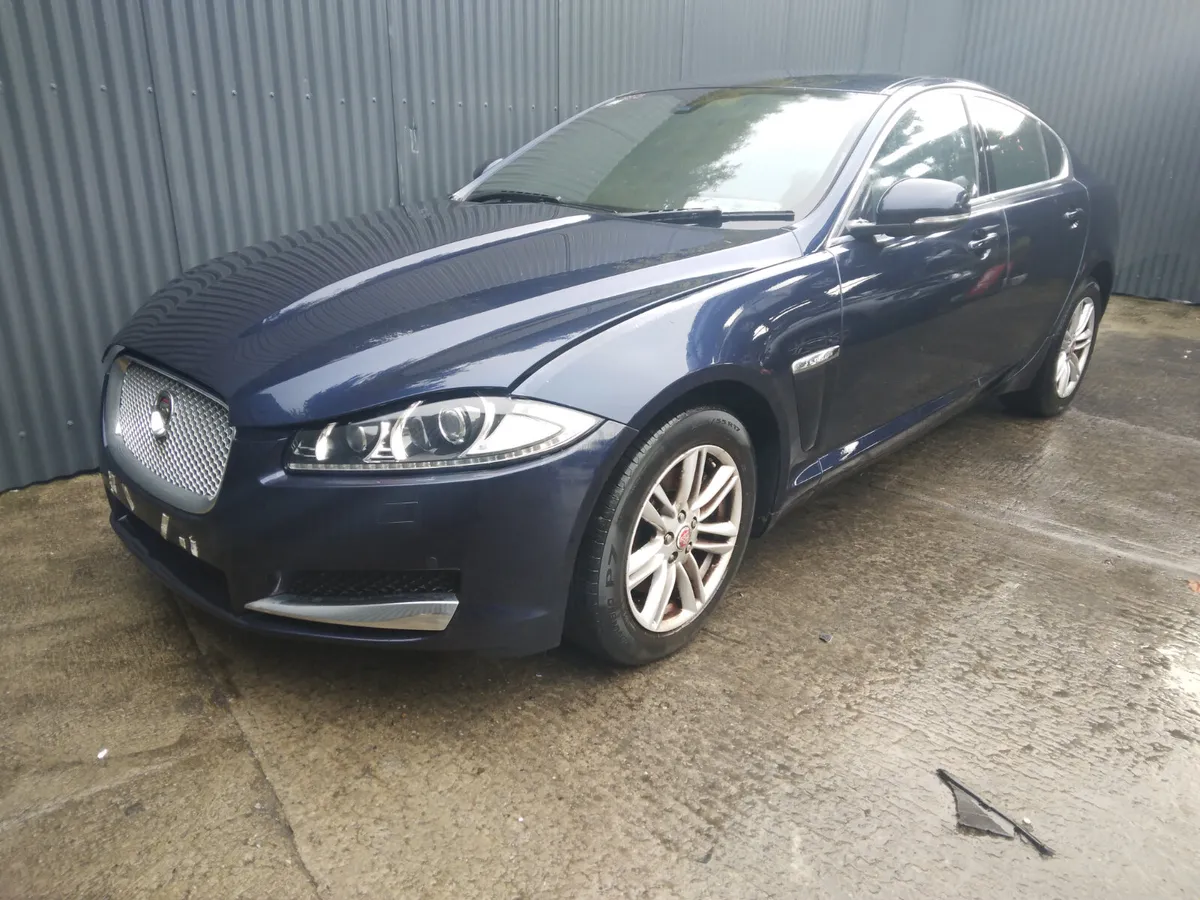 2015 Jaguar XF For Breaking/Dismantling - Image 1