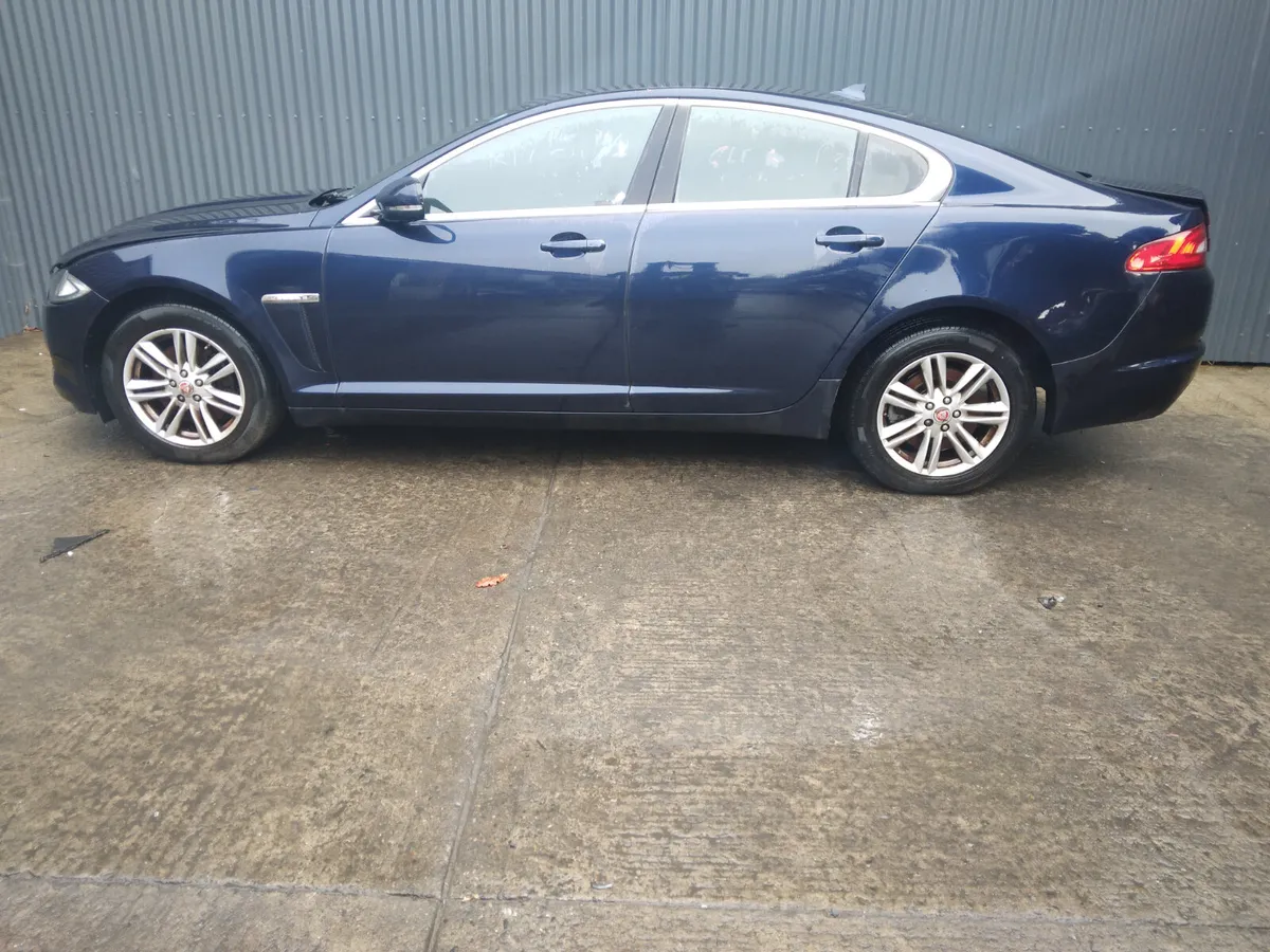2015 Jaguar XF For Breaking/Dismantling - Image 2