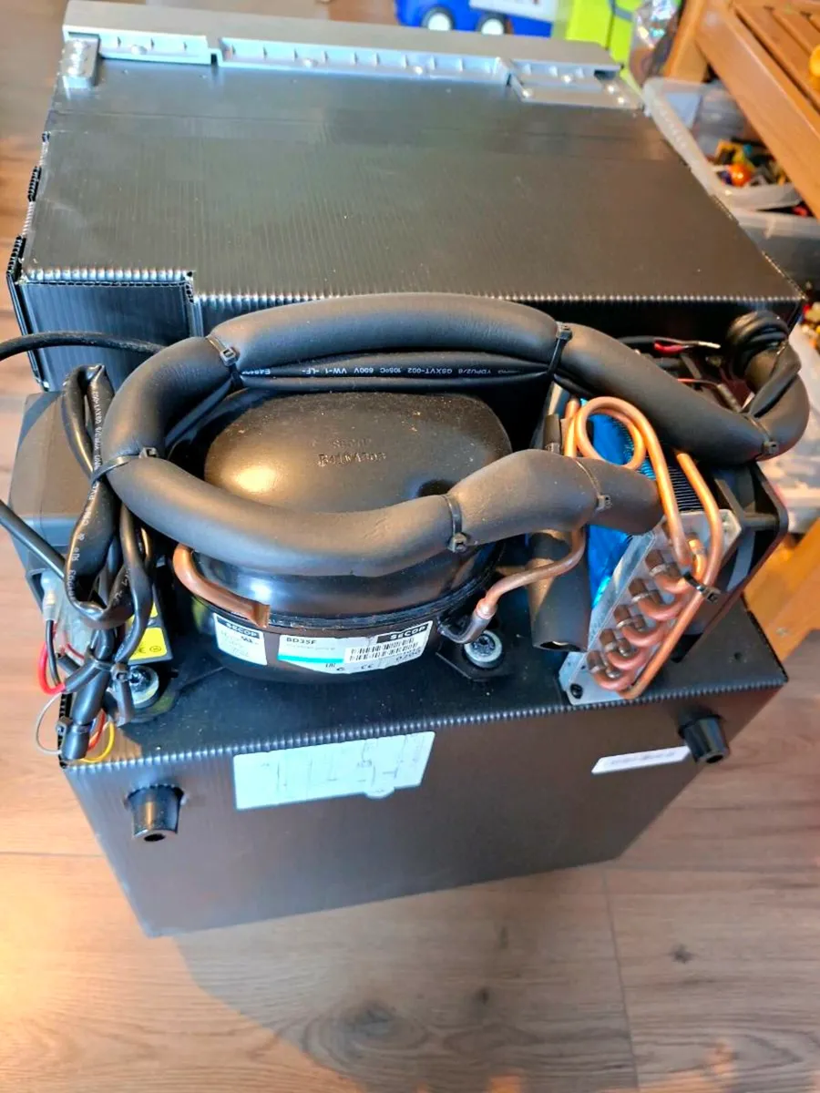 Camper parts: fridge, kitchen and seats - Image 3