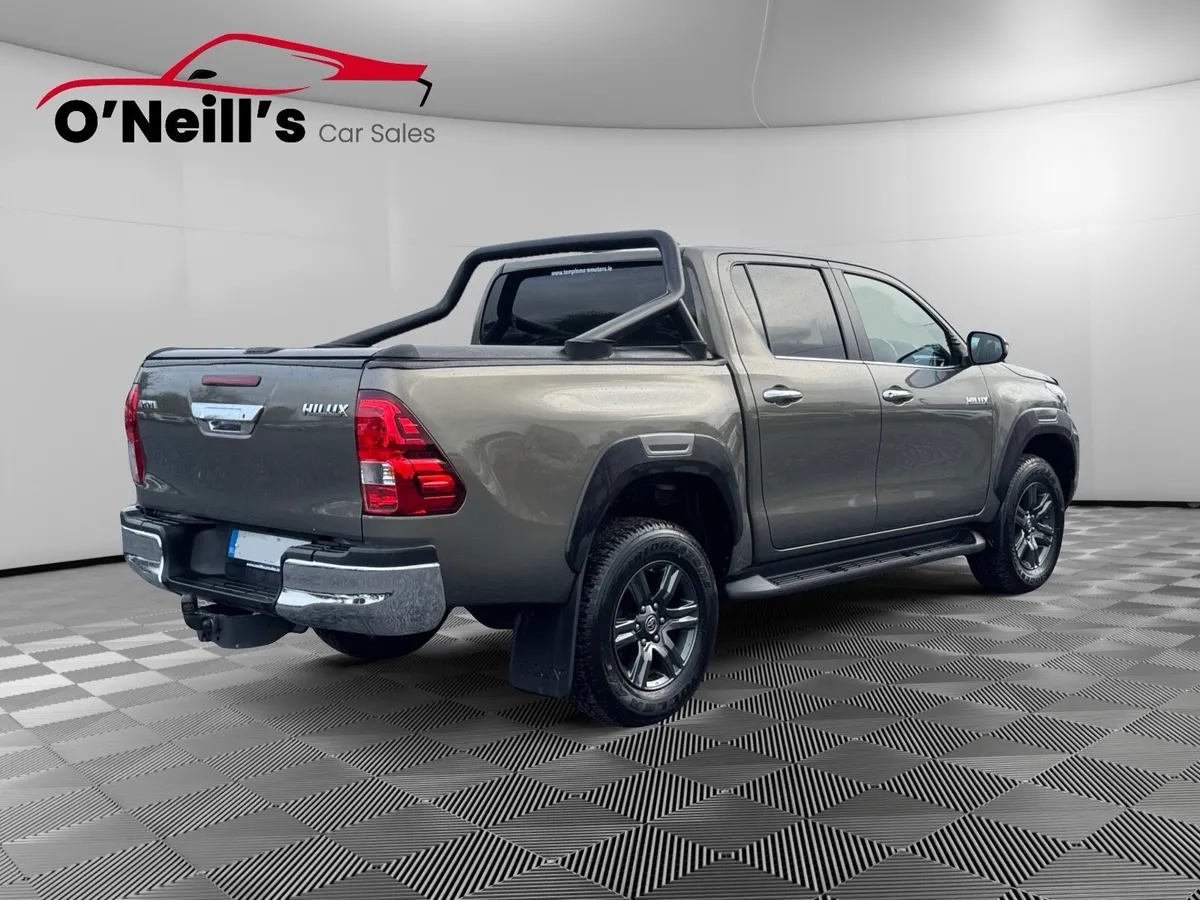 Toyota Hilux 2025 *NO VAT* 2.8L SR5 MANUAL #340 - Image 3