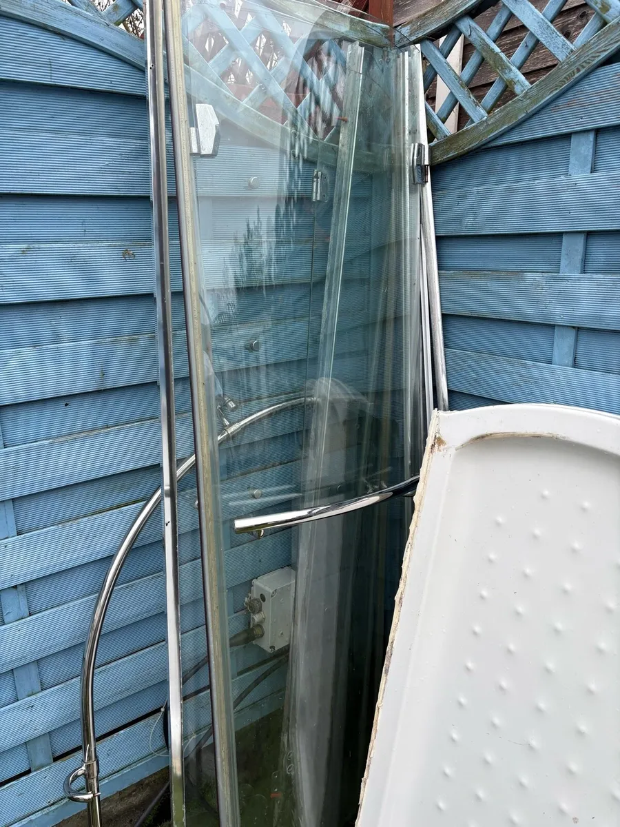 Shower doors and base - Image 2