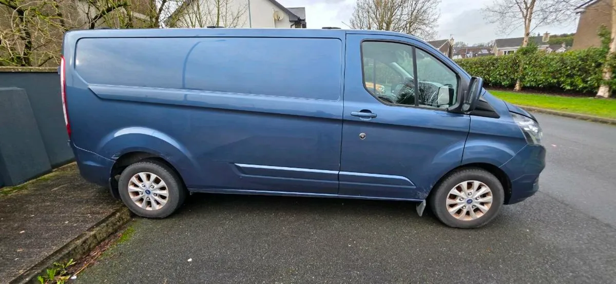 2022Ford Transit Custom 300l Limit Automatic 170hp - Image 4