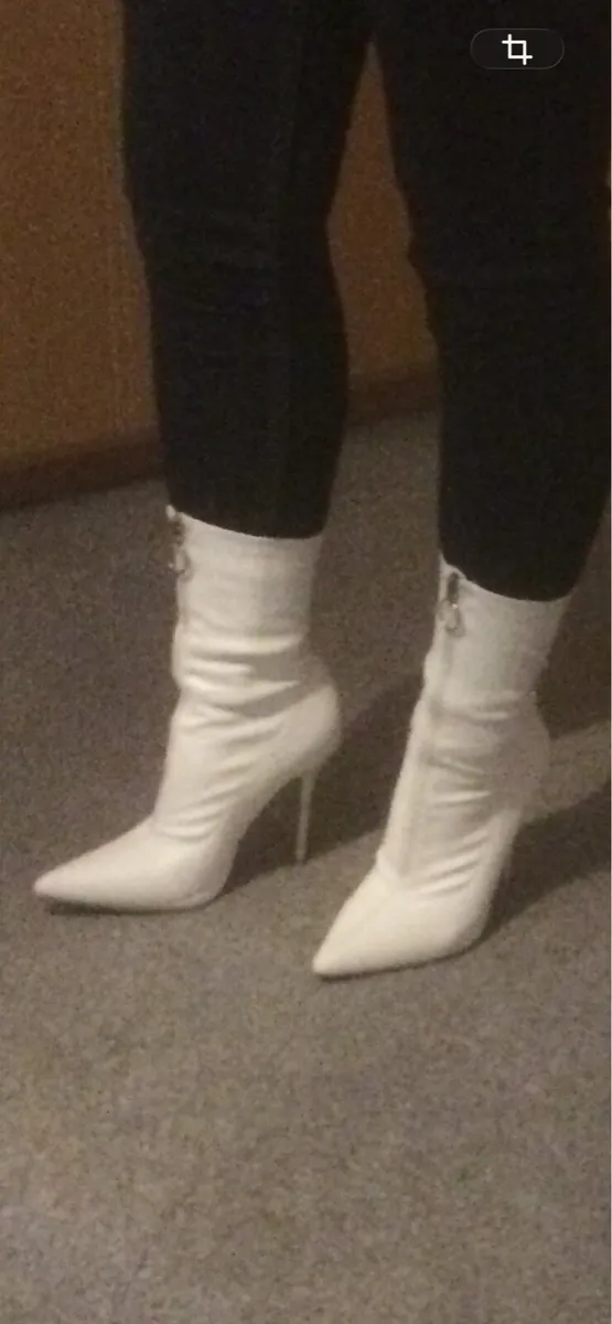 Used white ankle boots - Image 1