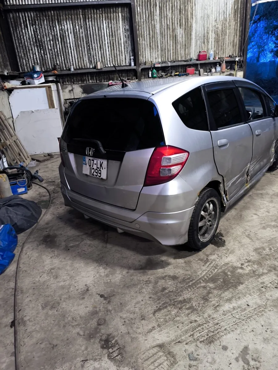 Honda fit 2007 for parts - Image 4