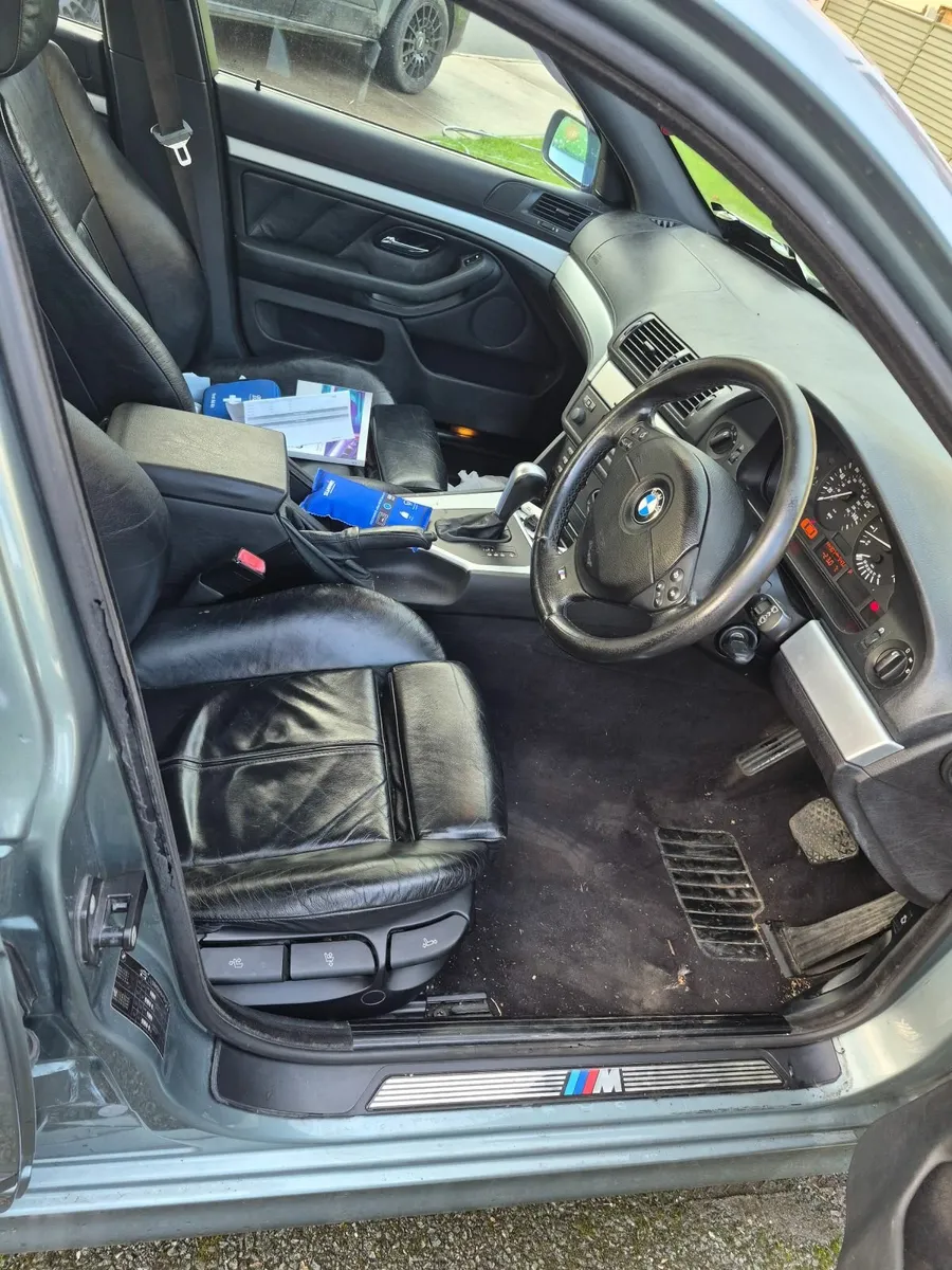 BMW 5-Series 2001 - Image 2
