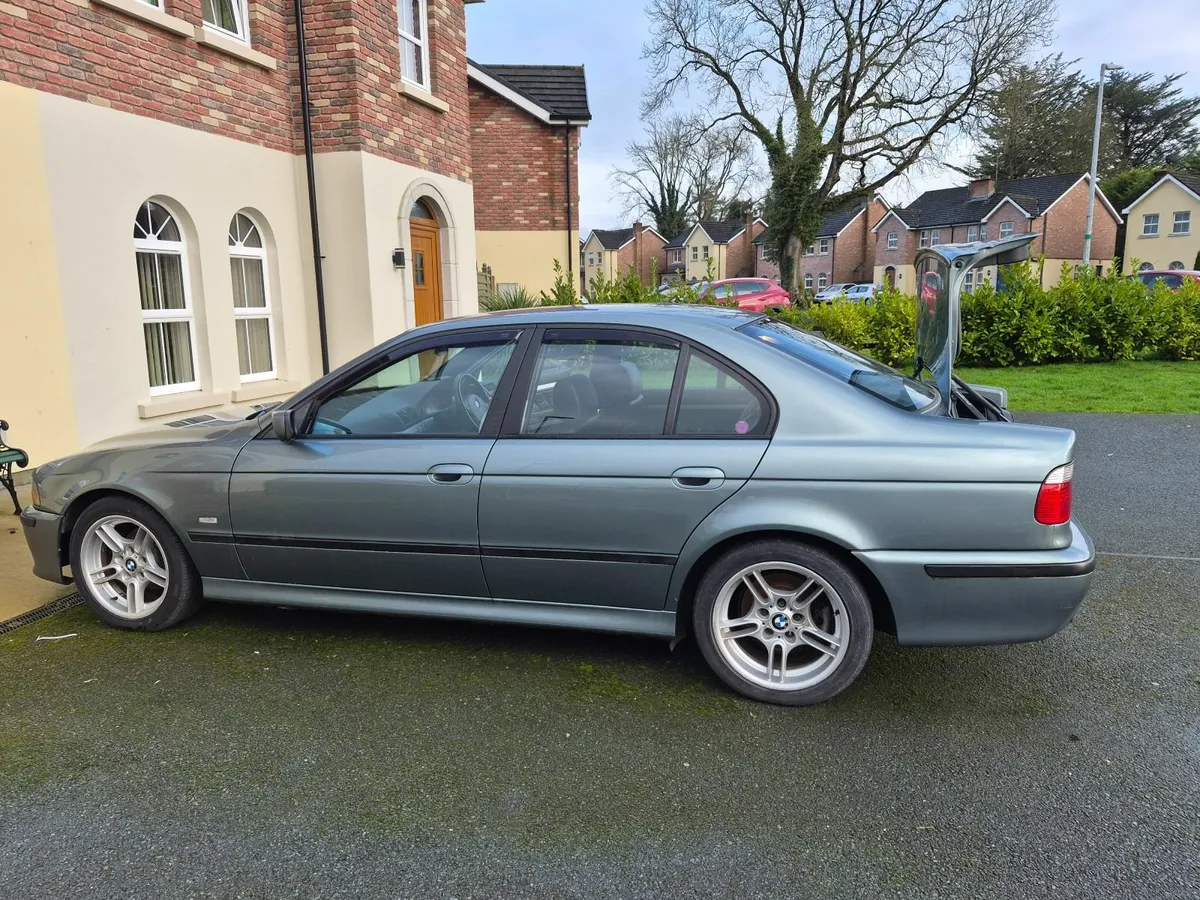 BMW 5-Series 2001 - Image 4