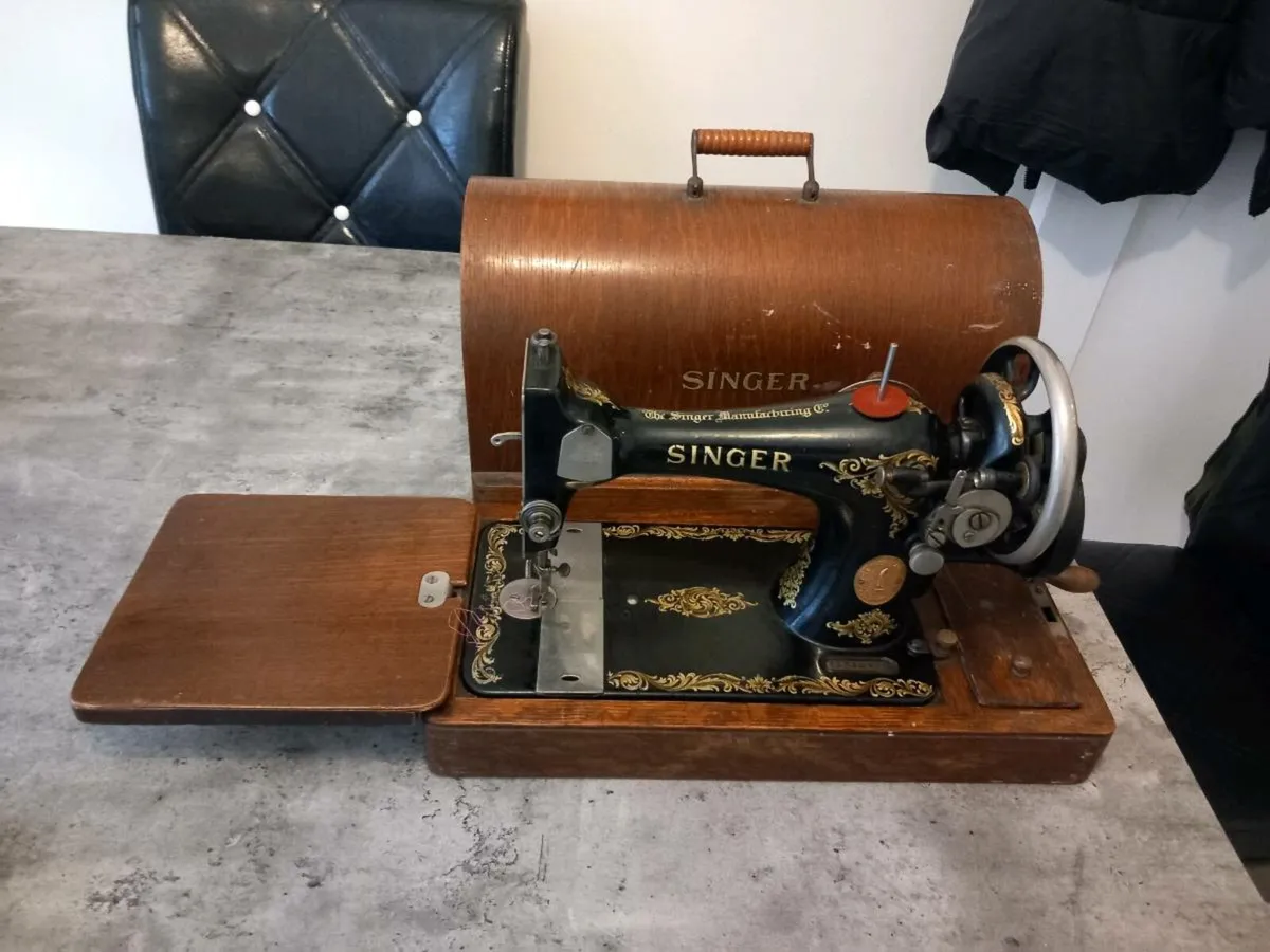 Antique singer sewing machine - Image 2