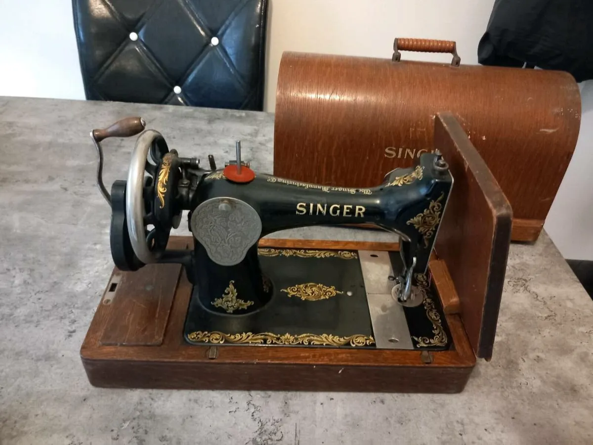 Antique singer sewing machine - Image 4