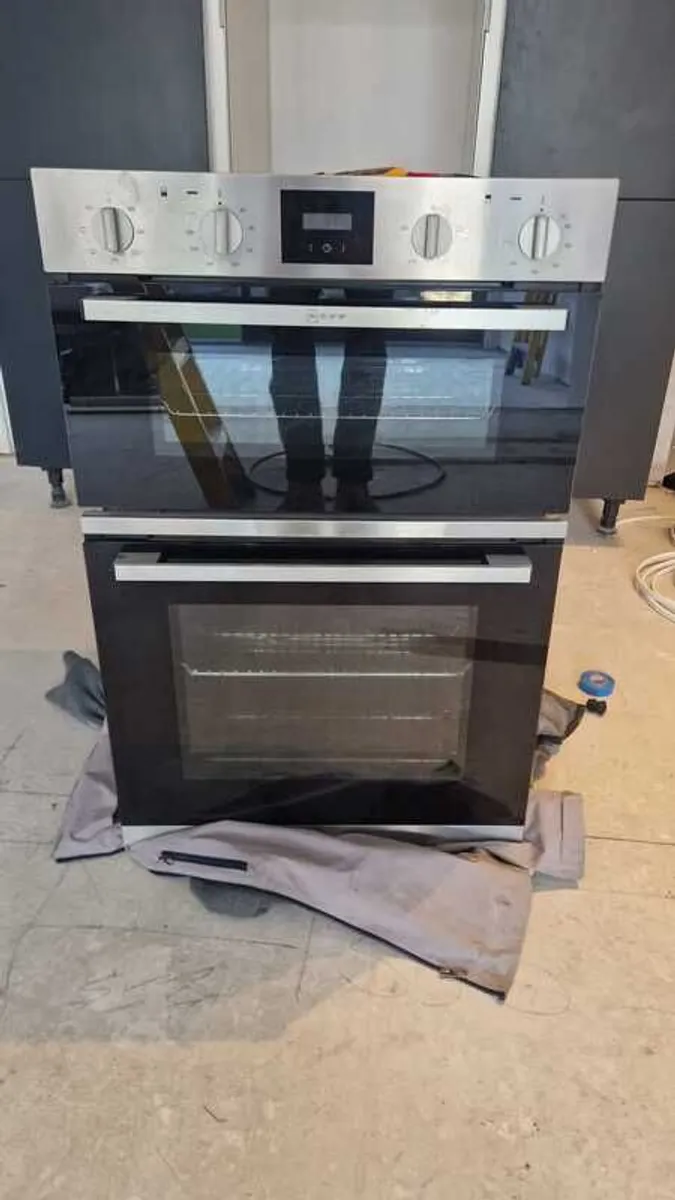 NEFF Electric Oven w/ Built in Grill - Image 1