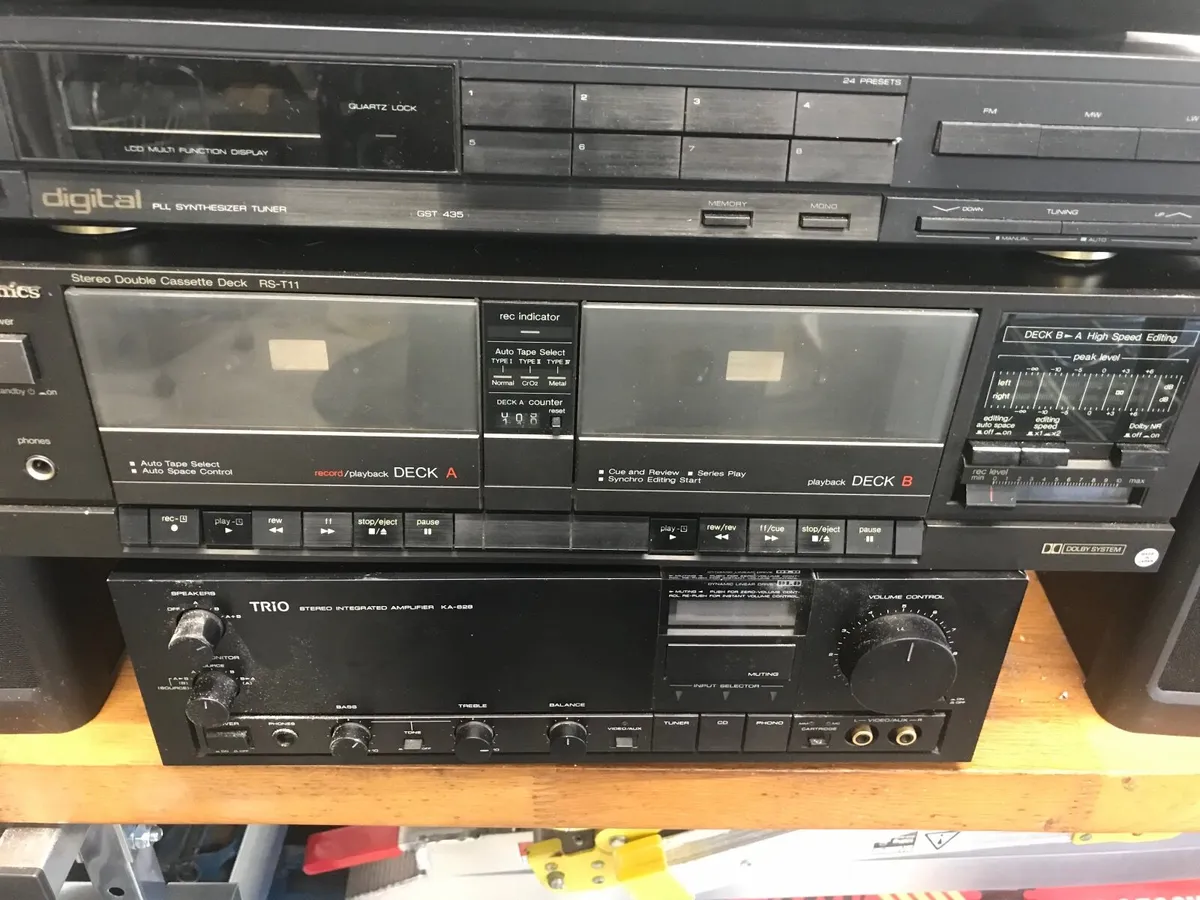 Amplifier, speakers, turntable - Image 3