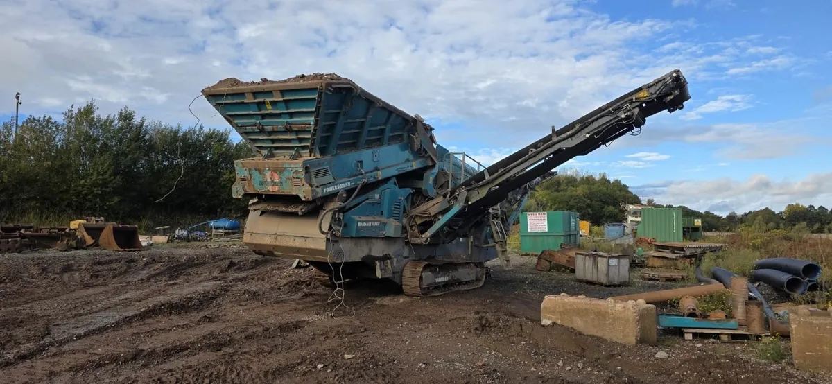 17' Powerscreen Warrior 1400X Screener - Image 2
