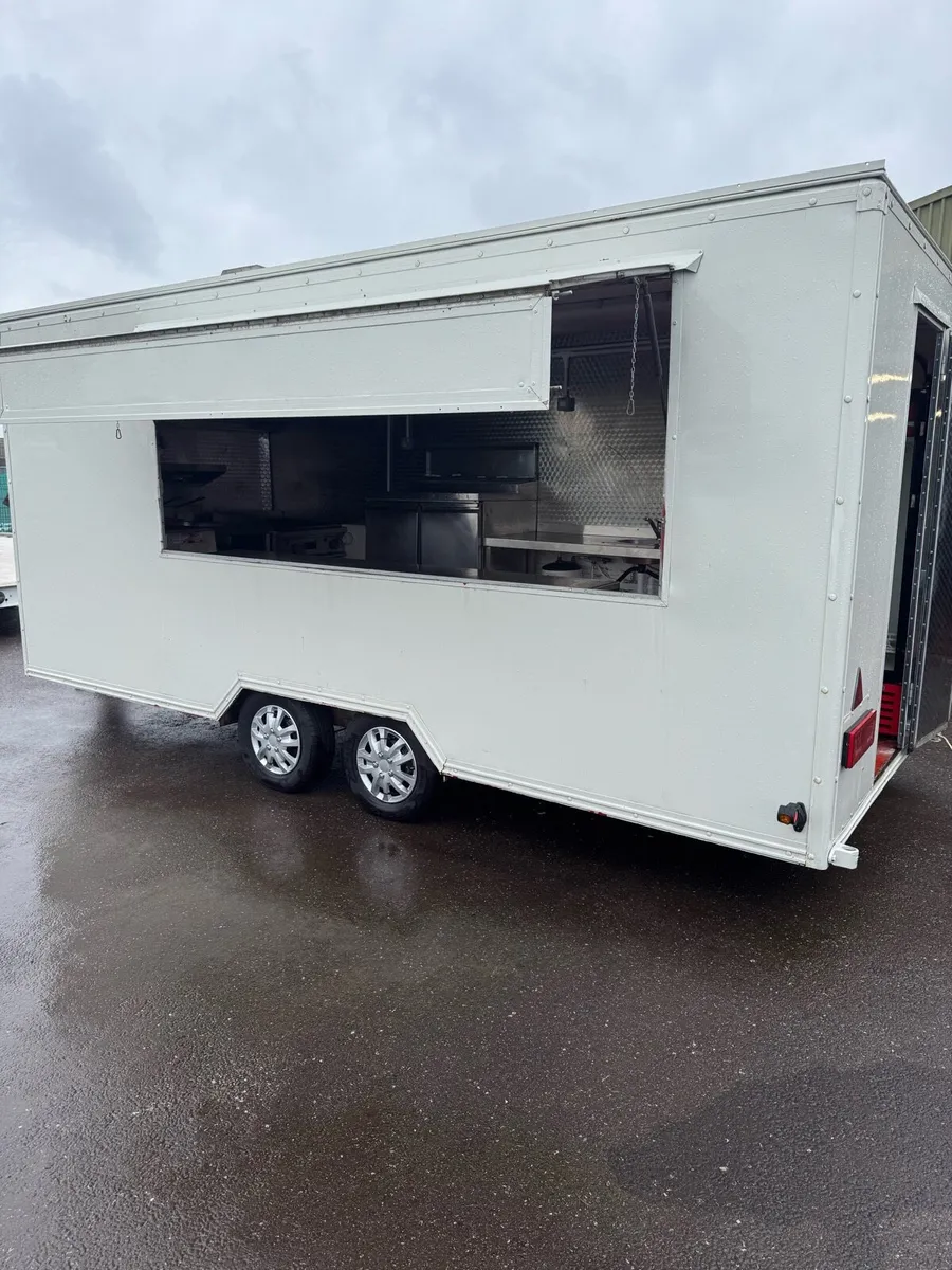 Catering trailer - Image 1
