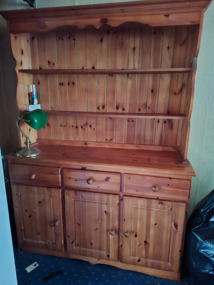 Welch dresser - Image 1