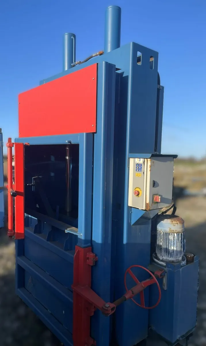 Baler Plastic/Cardboard/ Compaction - Image 1