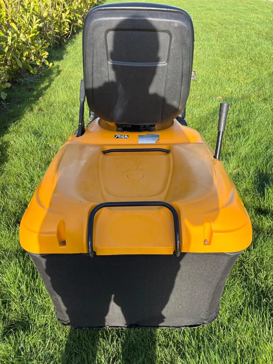 STIGA 22HP Twin Valve engine mower - Image 3