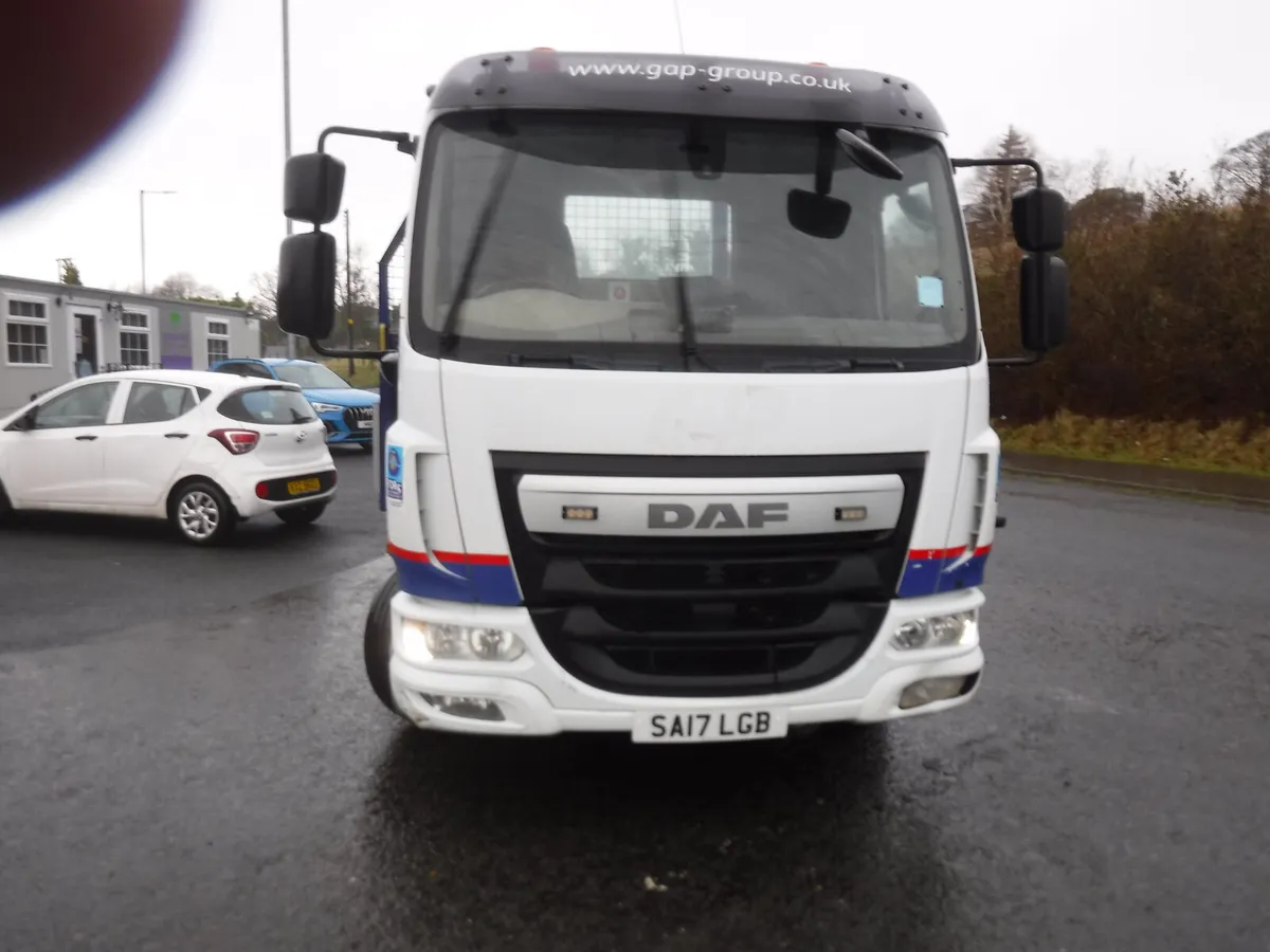 Daf LF210 FA 4X2 Beavertail 22ft Plant lorry. - Image 3