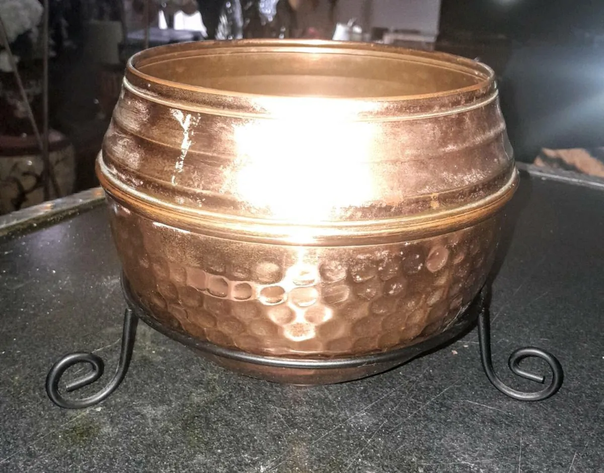 Large copper planter,pot on stand 24x18cm - Image 1