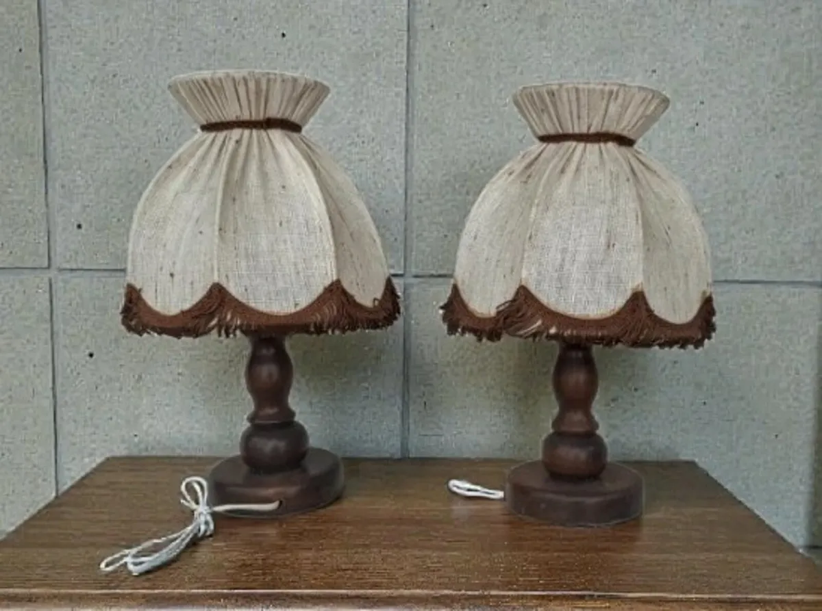 Pair of vintage turned wood lamps - Image 1