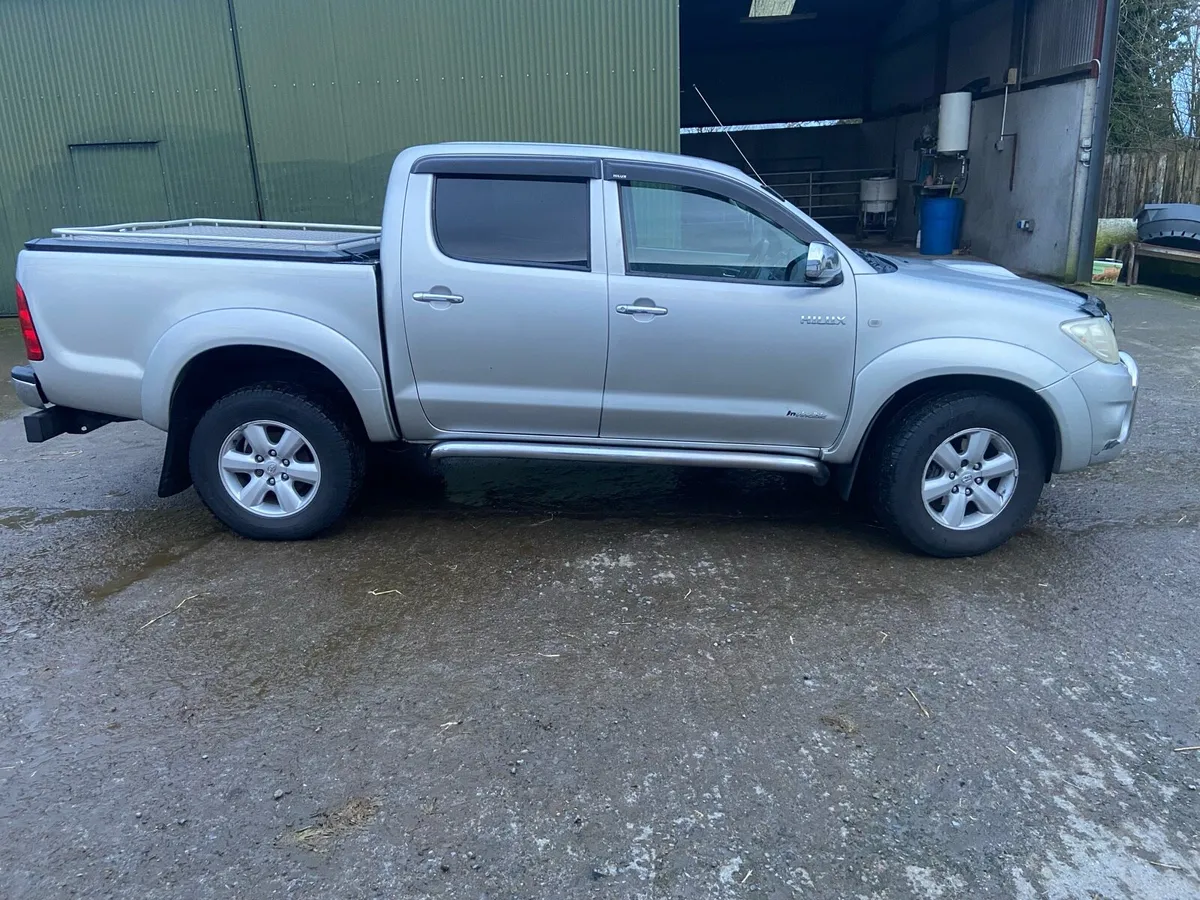 Toyota Hilux - Image 2