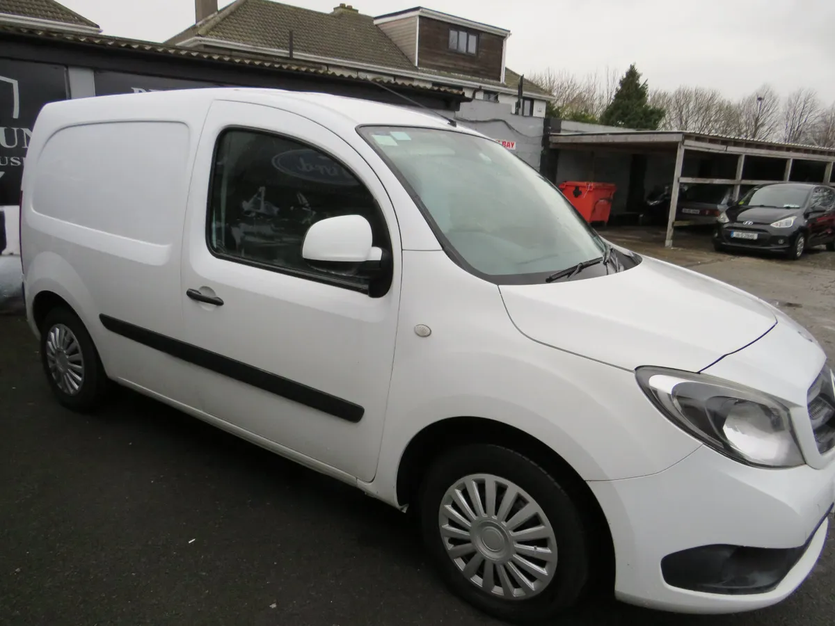 Mercedes-Benz CITAN VAN DIESEL IN WHITE - Image 4